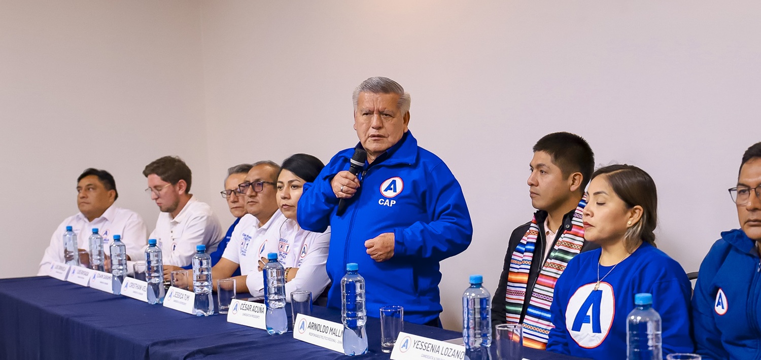 Jun&iacute;n: Candidato C&eacute;sar Acu&ntilde;a se comprometi&oacute; a construir la carretera del Centro