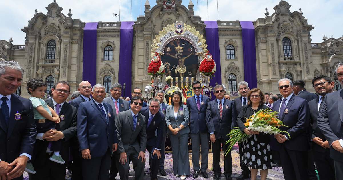 PHOTOS: Lord of Miracles image enters Peru&rsquo;s Government Palace for first time in 40 years